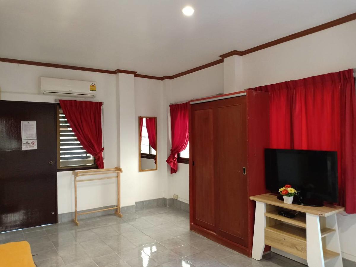 Kookkai House Vandrarhem Patong Exteriör bild