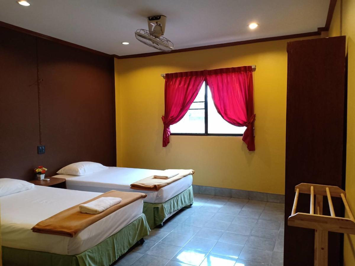 Kookkai House Vandrarhem Patong Exteriör bild