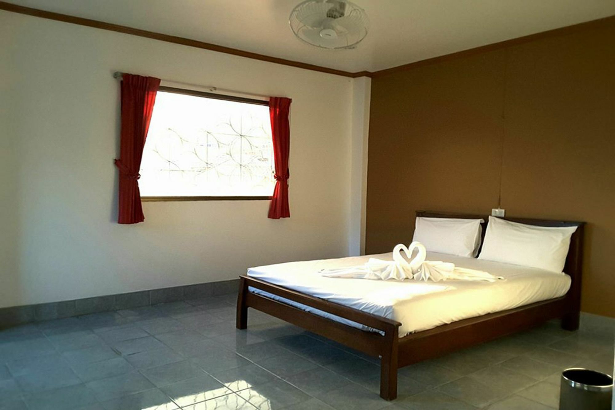 Kookkai House Vandrarhem Patong Exteriör bild