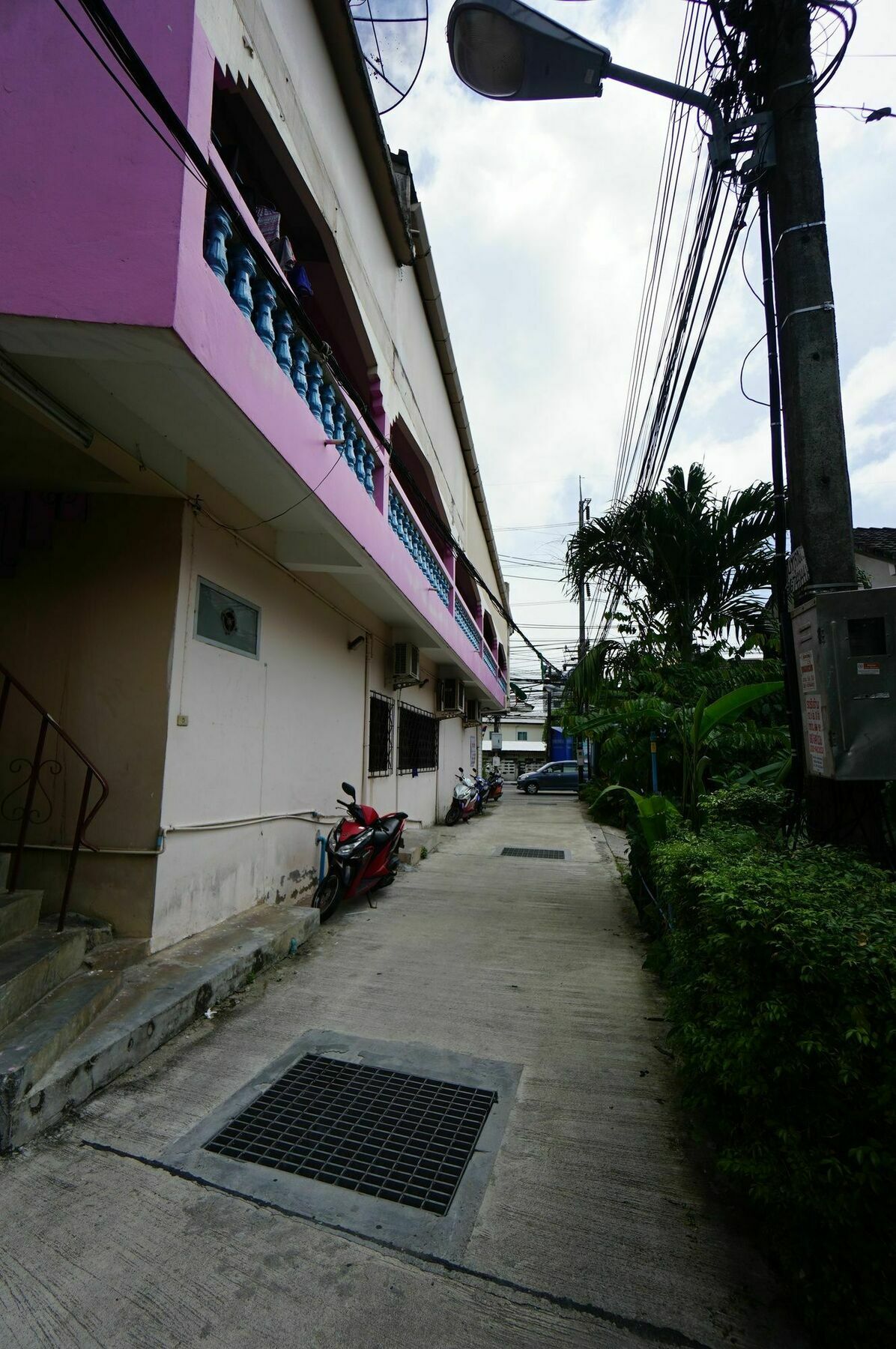 Kookkai House Vandrarhem Patong Exteriör bild